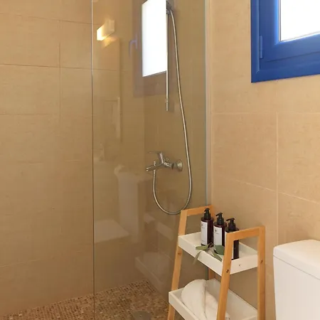 Orchard - Newly Refreshed, Myconian Design With Infinity Pool, Close To Profitis Elias And Located Five Minutes Away From The Heart Of *