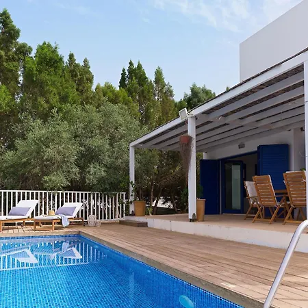 Orchard - Newly Refreshed, Myconian Design With Infinity Pool, Close To Profitis Elias And Located Five Minutes Away From The Heart Of Villa Protaras