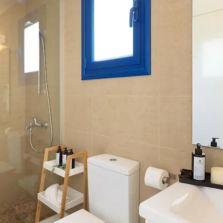 Willa Orchard - Newly Refreshed, Myconian Design With Infinity Pool, Close To Profitis Elias And Located Five Minutes Away From The Heart Of Protaras